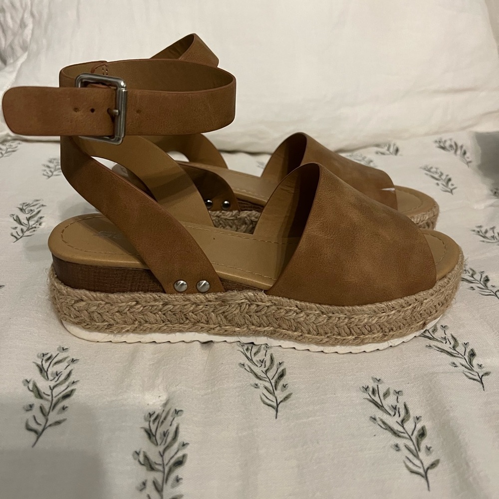 Brown faux leather sandals